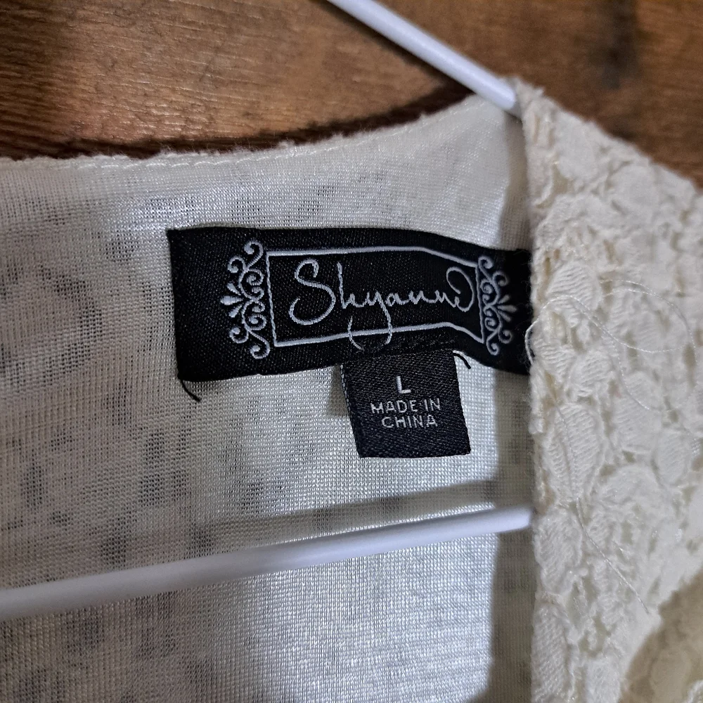 Shyanne‎ girls dress, Large/8/10, cream colored, lace.